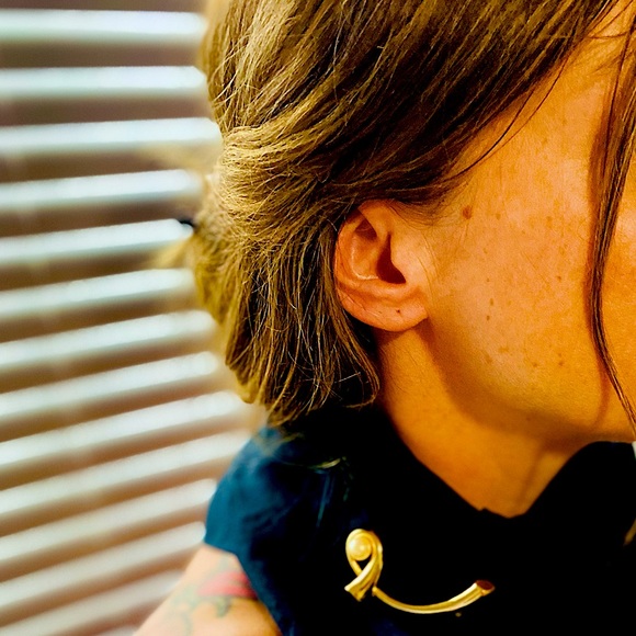 Lapor Gold Tone and Pearl Vintage Brooch. - Picture 6 of 6